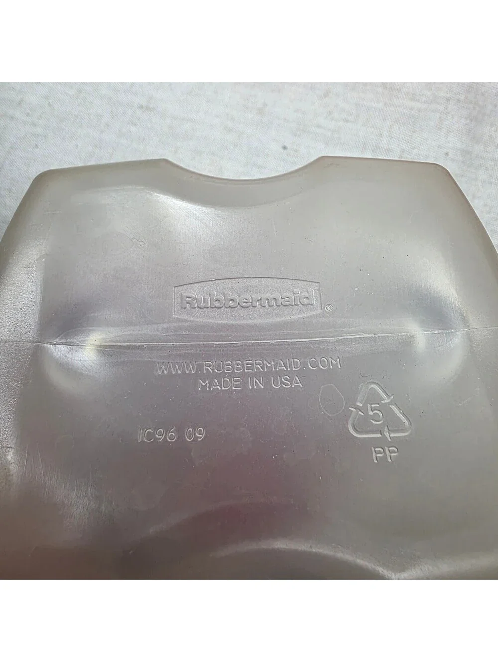 Rubbermaid MixerMate IC96 16 oz Pour Bottles 7P26 4 oz Containers Red Lid Lot